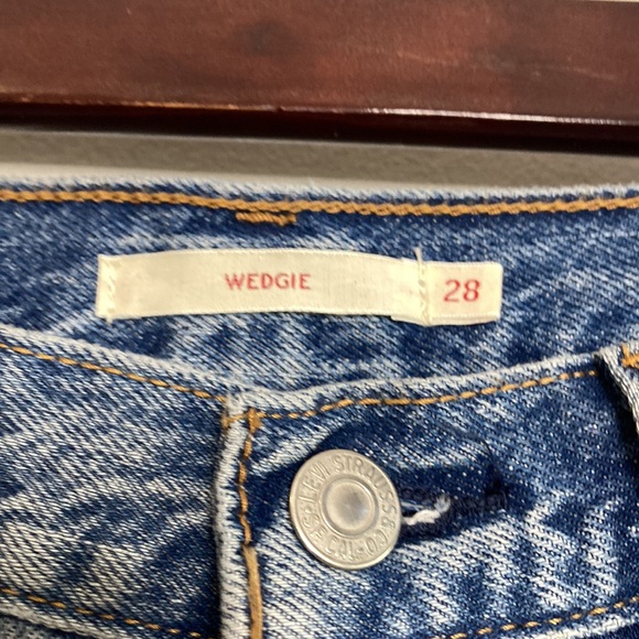 Levi's Wedgie Jeans Womens 28 x 26 Medium Blue Icon Fit High Rise Ankle Crop - Picture 10 of 15